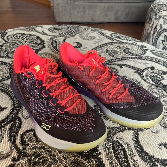 Steph Curry low basketball shoes - Picture 2 of 7